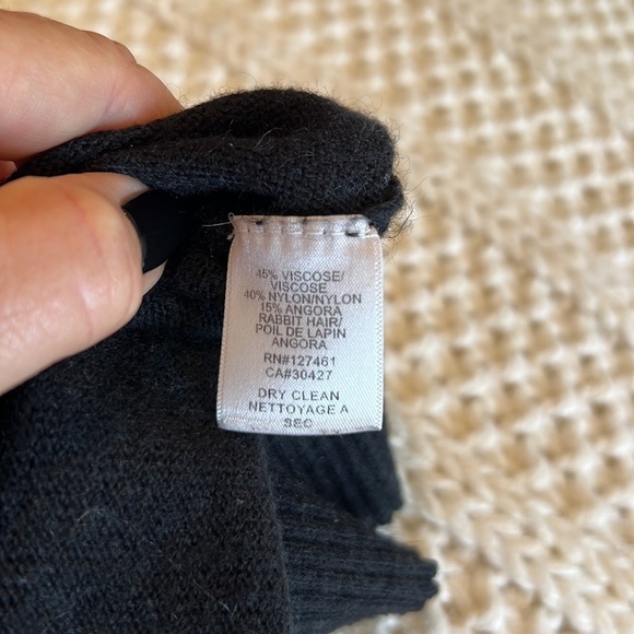 Black Wild Fox sweater with sequined daisy design on front size XS - Picture 5 of 5